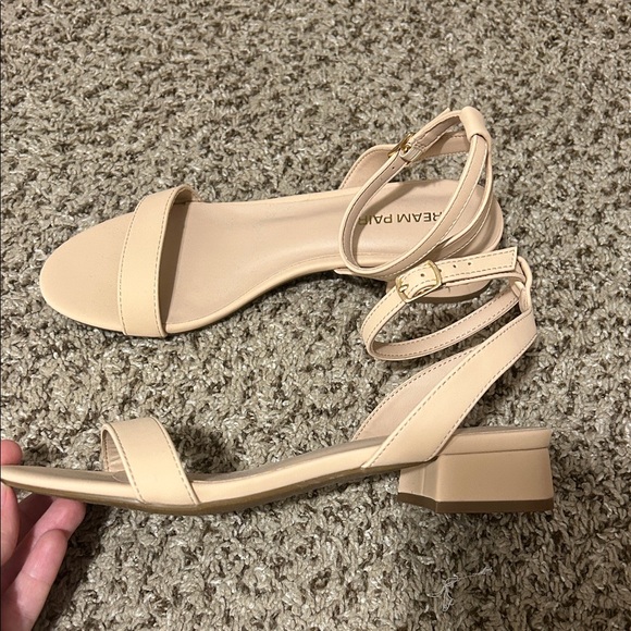 NEW Dream Pairs Women's Beige Strappy Low Block Heels - Picture 2 of 3